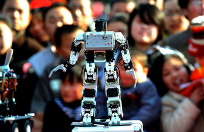 新年の中国、ロボットに夢中の子どもたち