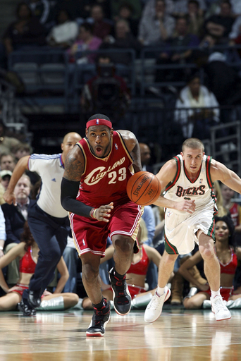 ＜06-07NBA＞キャバリアーズ バックスを降して3連勝 - 米国