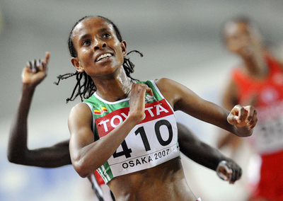 デファー 女子5000メートルを制す