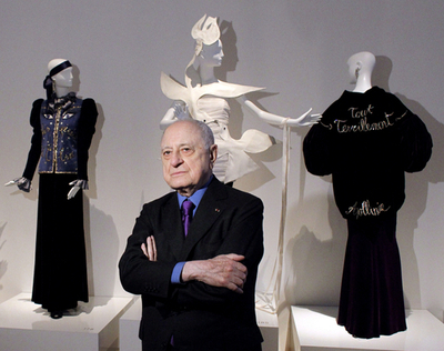 イヴ・サンローランの大規模回顧展、仏パリ市立美術館で開催