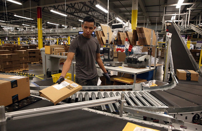 アマゾン、配送業に参入へ 米紙報道