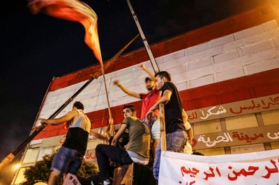 レバノン反政府デモ 数万人規模で継続