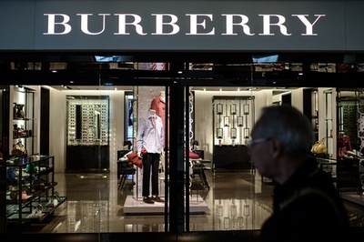 1200万円ワニ革コートを堂々万引き、バーバリー香港店