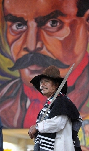 金を出せ、そして耳を貸せ メキシコの「歌う強盗」が御用に