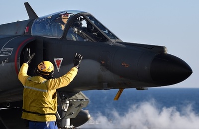 【写真特集】仏戦闘機、空母から続々出撃 対IS空爆強化