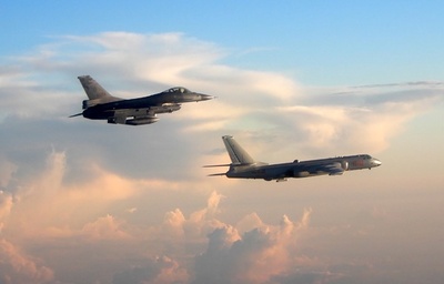 中国の爆撃機が台湾周辺や宮古海峡を飛行、台湾機が緊急発進