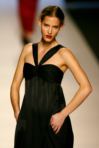 ＜08/09年秋冬パサレラ・シベレス＞アンゲル シュレッサー、新作を発表