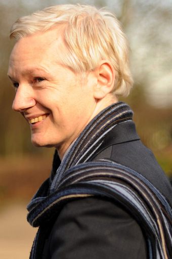 英裁判所、アサンジ容疑者のスウェーデン移送を認める