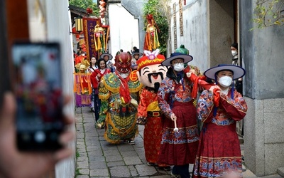 中国各地で「財神」まつる日常戻る ゆかりのグルメも満喫