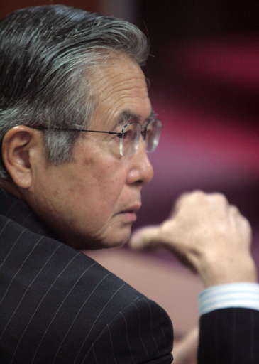 ペルーのフジモリ元大統領、職権乱用の罪で禁固6年