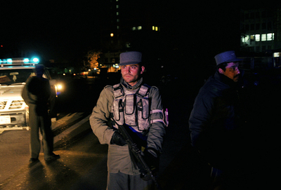 カブールの高級ホテルで自爆テロ、外国人含む8人死亡