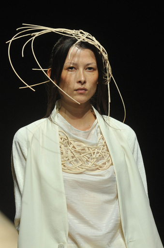 経年変化にも耐えうる美しい生成りを表現、「まとふ」15年春夏