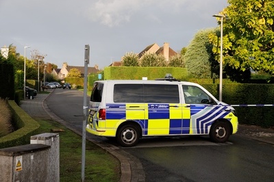 友人が警護車両に「立ちション」 司法相の辞任騒動に発展 ベルギー