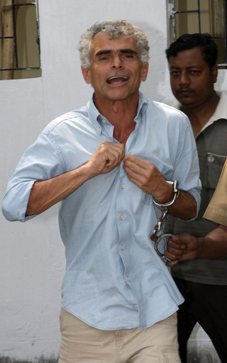 搭乗機「爆破」と脅迫の泥酔客、緊急着陸後に逮捕 - インド