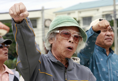 最新鋭ステルス戦闘機が配備、基地前では抗議集会 - 沖縄