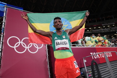 バレガが男子1万メートルで金メダル 東京五輪