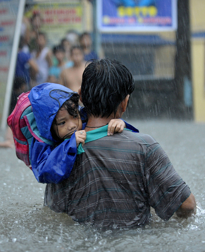 フィリピンで台風16号による洪水、死者多数