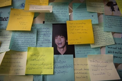 人気歌手ジョンヒョンさん死去、韓国芸能界の闇を浮き彫りに