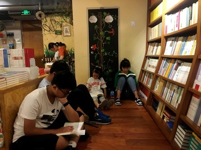 安徽の「シェア書店」夏休み中の学生でにぎわう オープンから1年