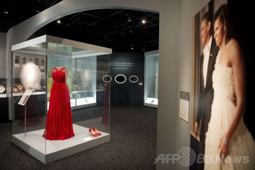 ミシェル米大統領夫人のドレス、米博物館で展示 舞踏会で着用 ミシェル米大統領夫人のドレス、米博物館で展示 舞踏会で着用
