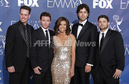 ＜第59回エミー賞＞プライムタイム・エミー賞 助演男優・女優受賞者プレスルームに登場 写真9枚 ファッション ニュースならMODE PRESS