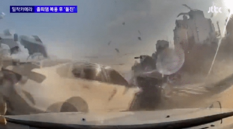 被害自動車の後部車のドライブレコーダーに撮られた事故当時の映像（JTBCキャプチャー）(c)news1