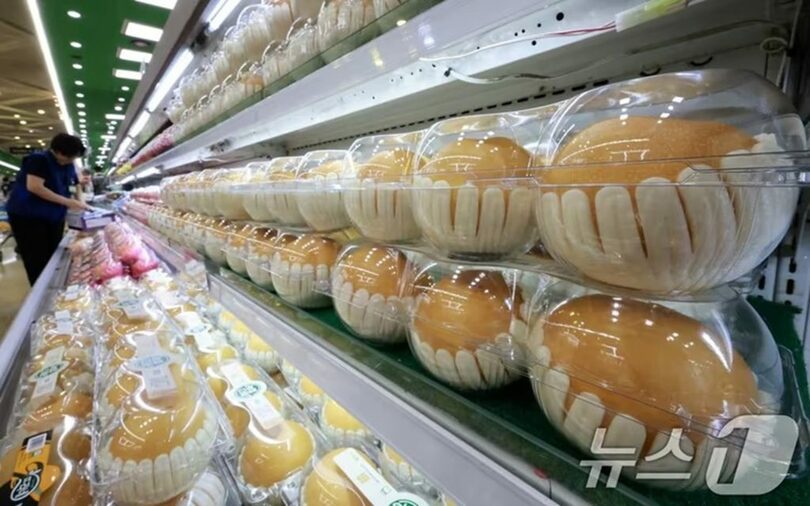 ソウル市内の食材スーパーに並ぶ梨(c)news1