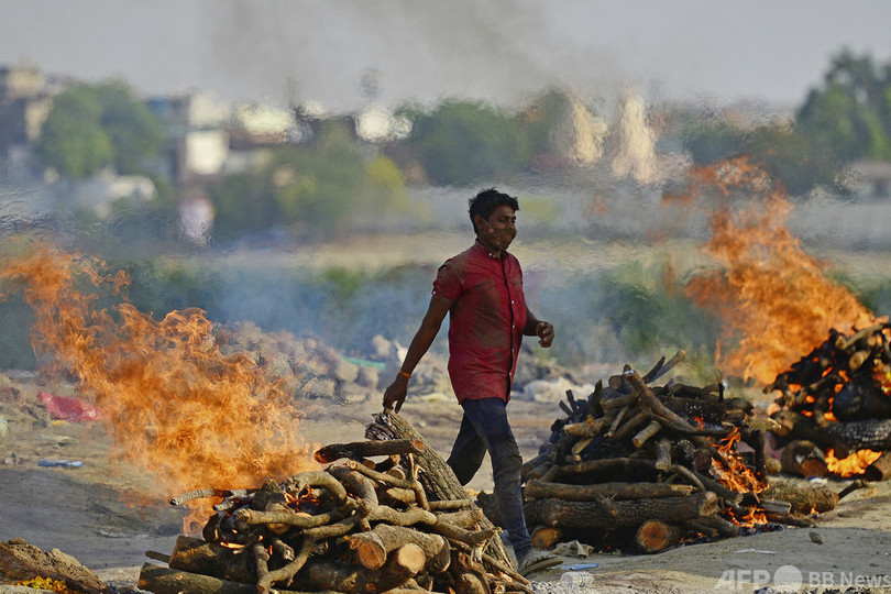 「もう空きがない」 駐車場が火葬場に…感染爆発のインド