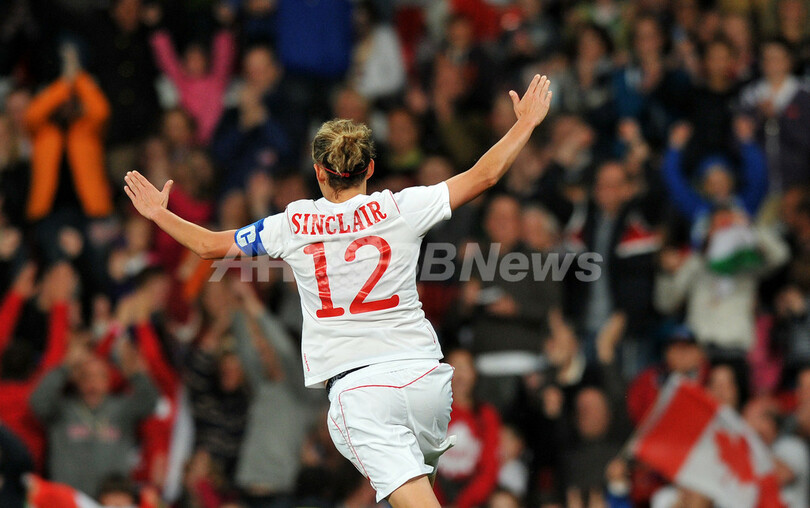 米国がカナダとの激戦制し決勝進出、女子サッカー