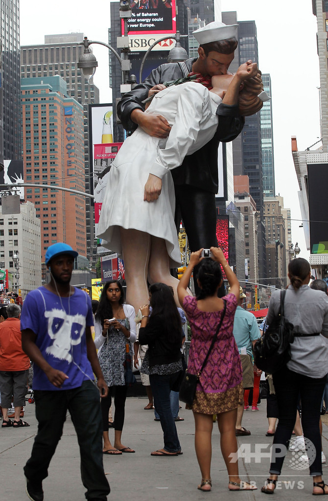 「勝利のキス」写真の水兵が死去 95歳