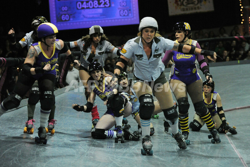 女子の熱き闘い、ローラーダービー 米国