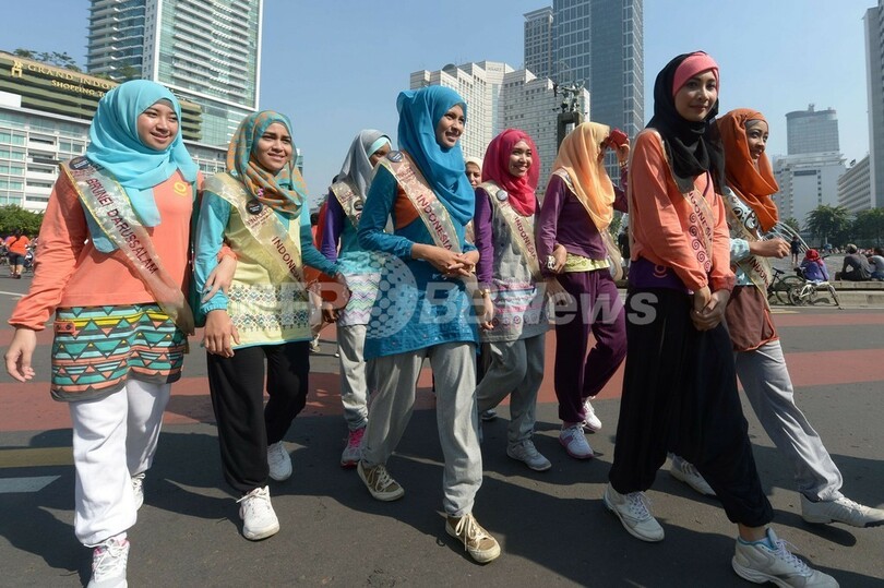 「ミス・ワールドへの回答」、イスラム教徒限定の美人コンテスト インドネシア