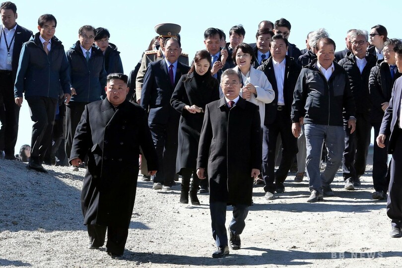 南北首脳、朝鮮民族の「聖地」白頭山に登頂