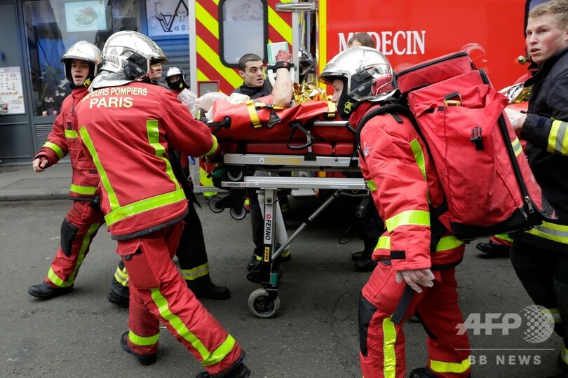 仏パリのパン店で爆発、消防士含む3人が死亡 ガス漏れが原因