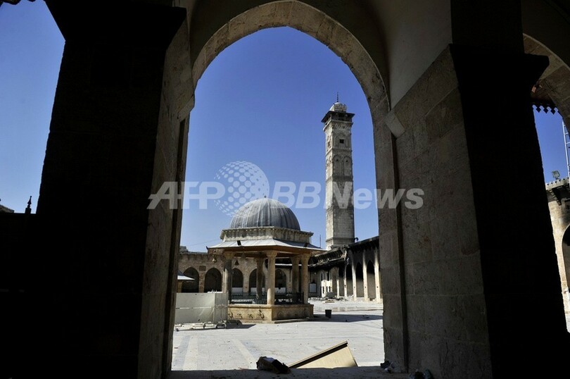 ウマイヤド・モスクの塔、戦闘で崩壊 シリア北部アレッポ