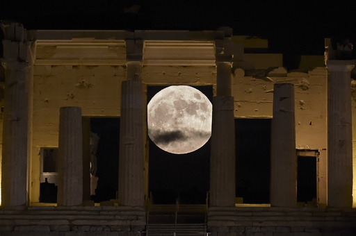 写真特集 世界各地の夜空を照らす満月 Afp収蔵写真から厳選 写真59枚 国際ニュース Afpbb News