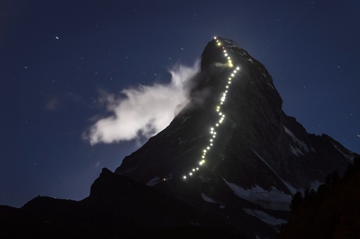 マッターホルン初登頂から150年、登山路に明かり 写真5枚 国際ニュース