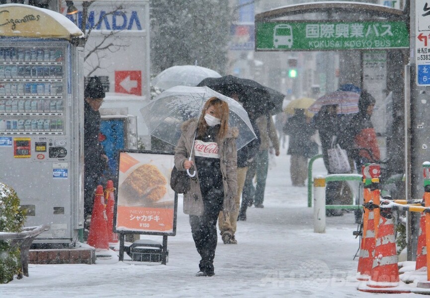 東京などに大雪警報、23区では13年ぶり 各地で交通の乱れ