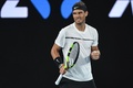全豪オープンテニス、男子シングルス決勝。ポイントを奪って喜ぶラファエル・ナダル（2017年1月29日撮影）。(c)AFP/WILLIAM WEST