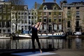 オランダ・アムステルダムでバレエを踊るオランダ国立バレエ団のダンサー（2020年4月23日撮影、資料写真）。(c) Olaf KRAAK / ANP / AFP
