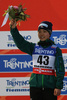 ノルディックスキー世界選手権2013（Nordic World Ski Championships 2013）は22日、イタリアのバルディフィエメ（Val di Fiemme）でジャンプ女子の個人ノーマルヒルが行われ、W杯総合優勝を決めた高梨沙羅（Sara Takanashi）は2位に入り、銀メダルを獲得した。

表彰式に臨む高梨沙羅（2013年2月22日撮影）。(c)AFP/PIERRE TEYSSOT