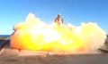 米テキサス州ボカチカで、米宇宙開発企業スペースXが行った巨大宇宙船「スターシップ」の高高度飛行試験で、着陸に失敗し爆発する試験機「SN8」。スペースXが撮影・公開した動画より（2020年12月9日撮影）。(c)AFP PHOTO / SPACE X 
