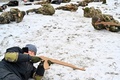 ウクライナの首都キエフ近郊で訓練を受けるウクライナ軍の予備役（2021年12月25日撮影）。(c)Sergei SUPINSKY / AFP