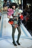 ニューヨーク市内ピエール ホテル（The Pierre Hotel）で開催された「ランバン フォー H&amp;M（Lanvin for H&amp;M）」のオートクチュール・ファッションショー（2010年11月18日撮影）。（c）AFP/Getty Images/Jamie McCarthy