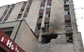 ウクライナ・キーウで、ロシアの攻撃で被害を受けた集合住宅（2023年5月28日撮影）(c)Sergei SUPINSKY / AFP
