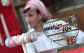 中東らしいバザールの情緒にあふれる、カタールの首都ドーハ（Doha）の目抜き通りスーク・ワキーフ（2012年7月2日撮影）。(c)AFP