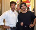 仏有名タレントのグリシュカ・ボグダノフ氏とイゴール・ボグダノフ氏。同国パリで（2004年8月31日撮影）。(c)DANIEL JANIN / AFP