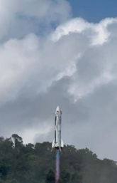 中山大学開発の再使用型ロケット、低空飛行に成功