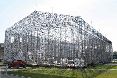 何冊必要？ 本で造る「パルテノン神殿」