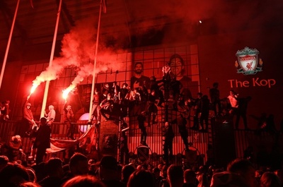 リバプールとリーズで計13人逮捕 優勝喜ぶファンが本拠地に集結